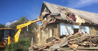 Промышленный демонтаж пристроек к дому в Лобне | Цены от 562 руб. за м2