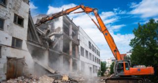Промышленный демонтаж зданий Лобня, цена от 2908 руб.
